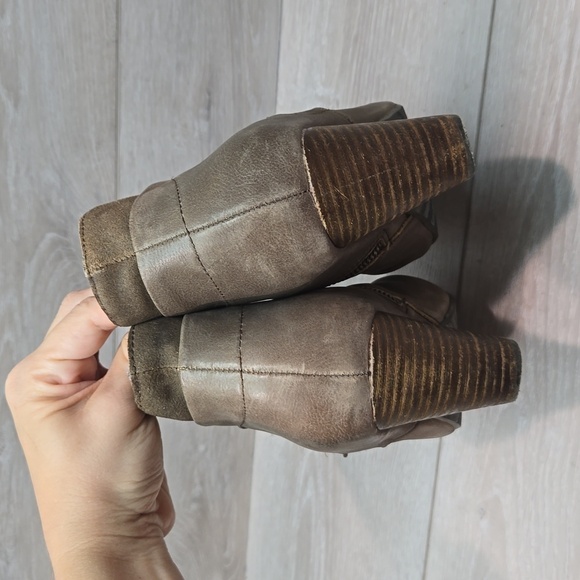 OTBT Women Rhine Lander Ankle Leather Boots heels shoes sz 7M - Picture 7 of 13